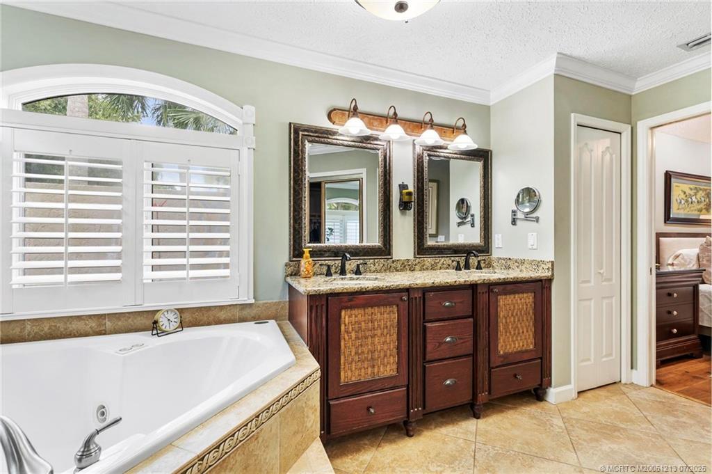 2087 Southwest Danforth Circle Palm City, FL 34990 - Photo 20 of 66 Primary En-Suite