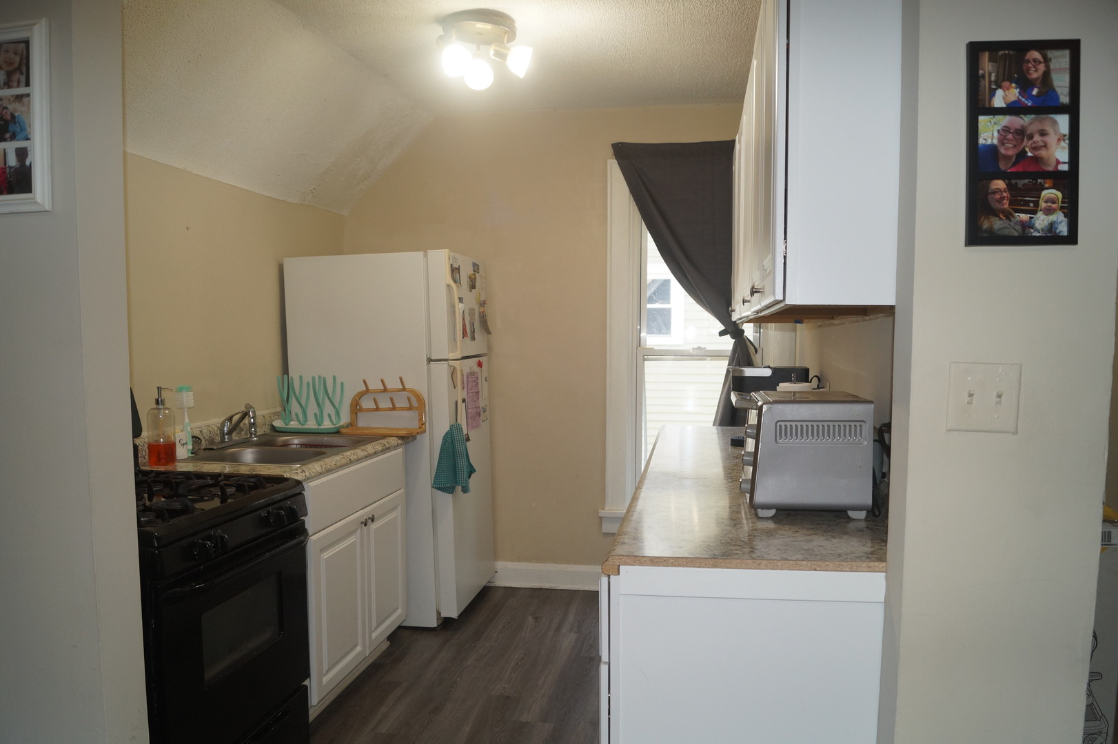 474 Addison Street Elgin, IL 60120 - Photo 8 of 18 Gallery Image 8