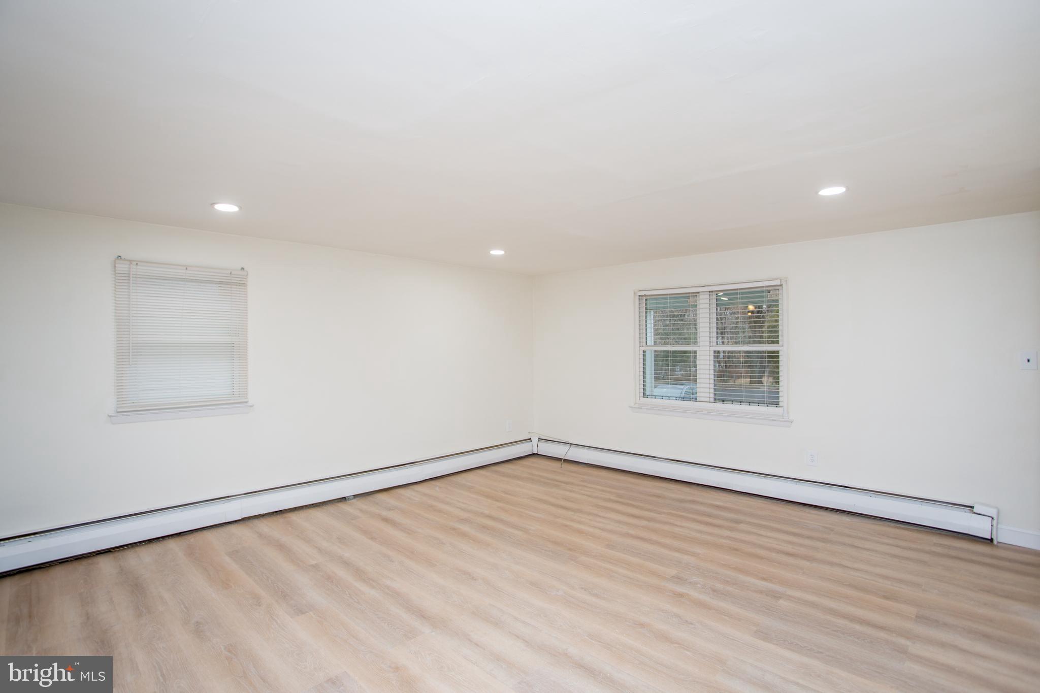 857 Street Road Southampton, PA 18966 - Photo 7 of 32 Living Room