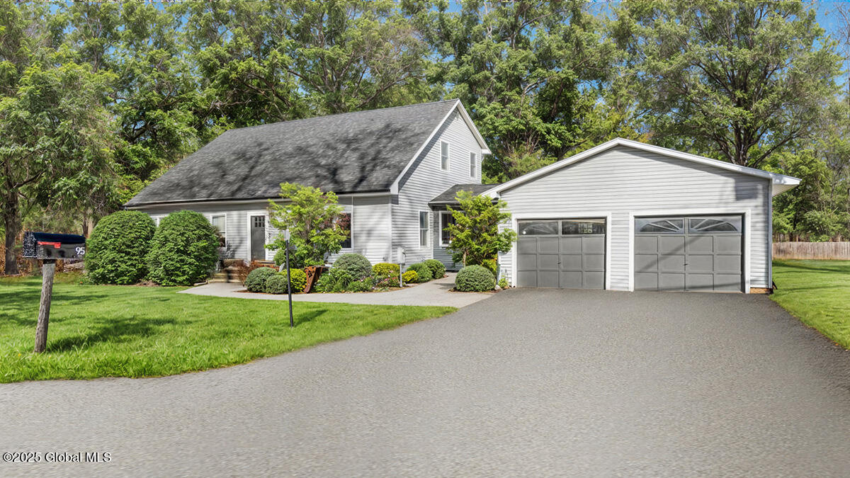 95 Meadowbrook Front