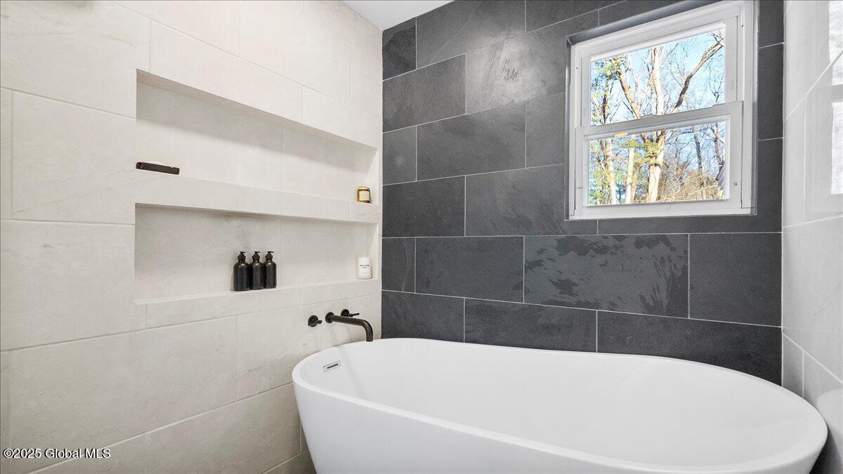 95 Meadowbrook Road Saratoga Springs, NY 12866 - Photo 15 of 22 13-P1150461