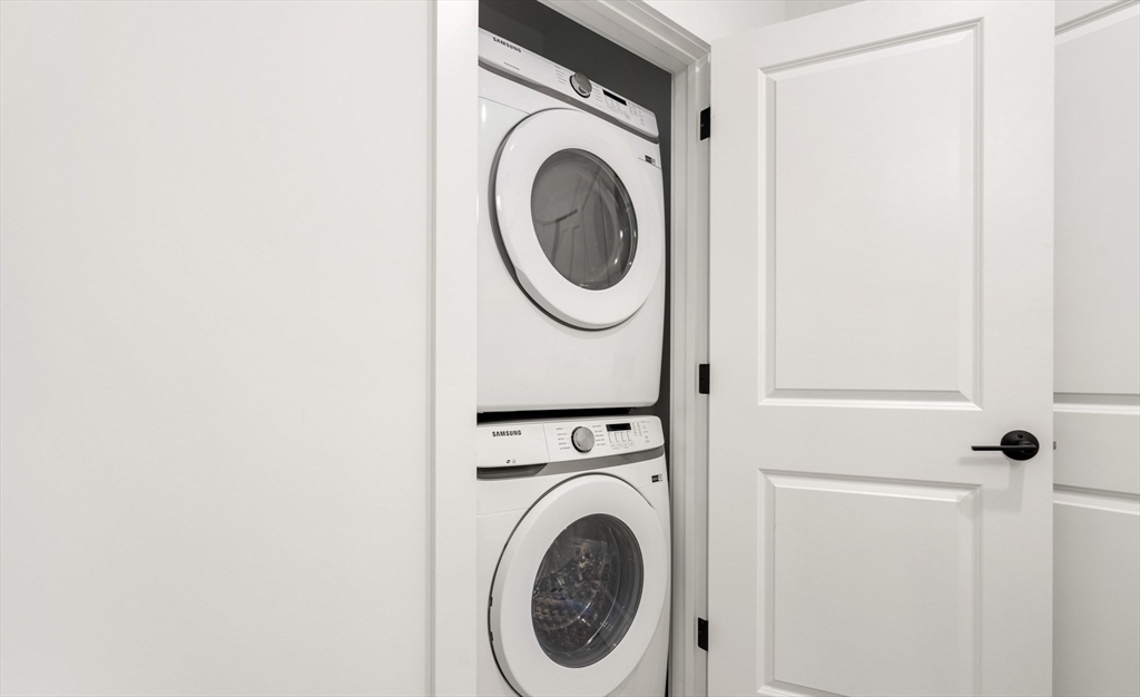 600 Broadway, Unit 614 Chelsea, MA 02150 - Photo 7 of 25 a utility room with dryer and washer