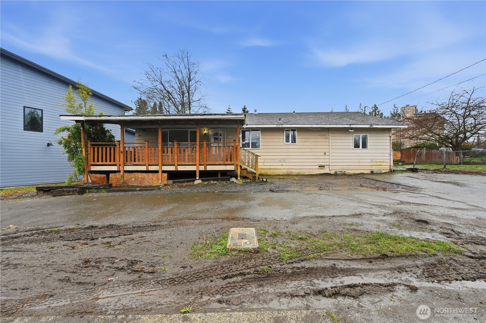 11630 Center Road Everett, WA 98204 - Photo 2 of 17
