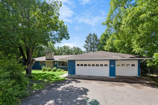 $1,150,000 | 4569 Shoreline Drive, Spring Park, MN 55384