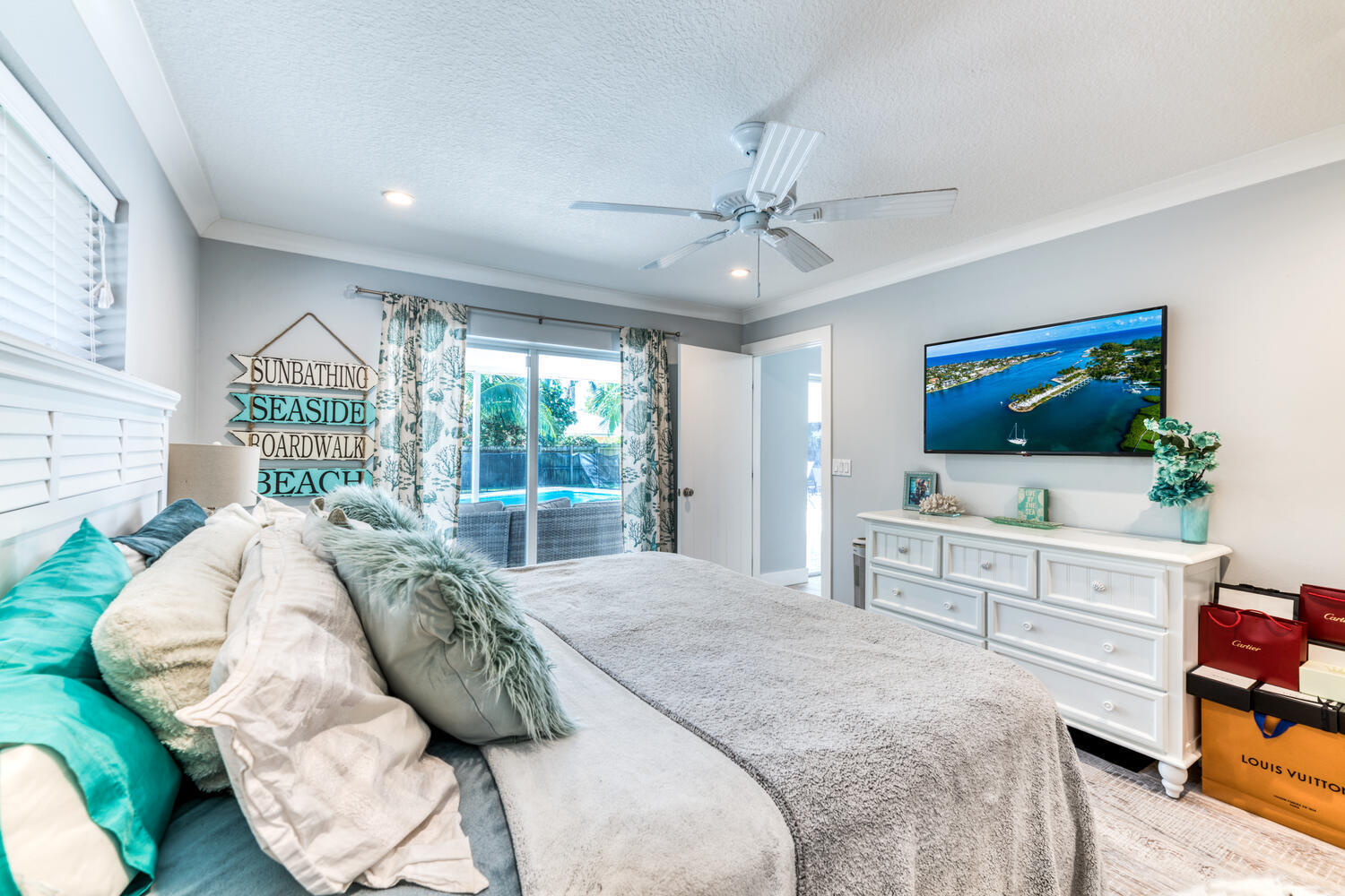 136 Easterly Road North Palm Beach, FL 33408 - Photo 11 of 32 MASTER BEDROOM