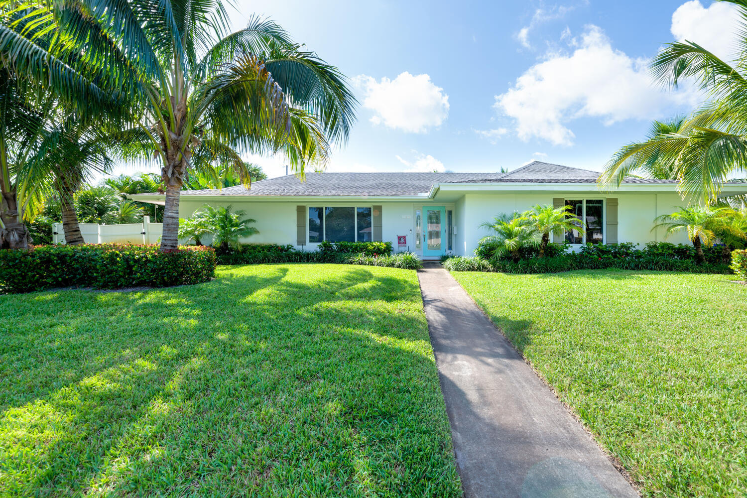 136 Easterly Road North Palm Beach, FL 33408 - Photo 7 of 32 FRONT EXTERIOR