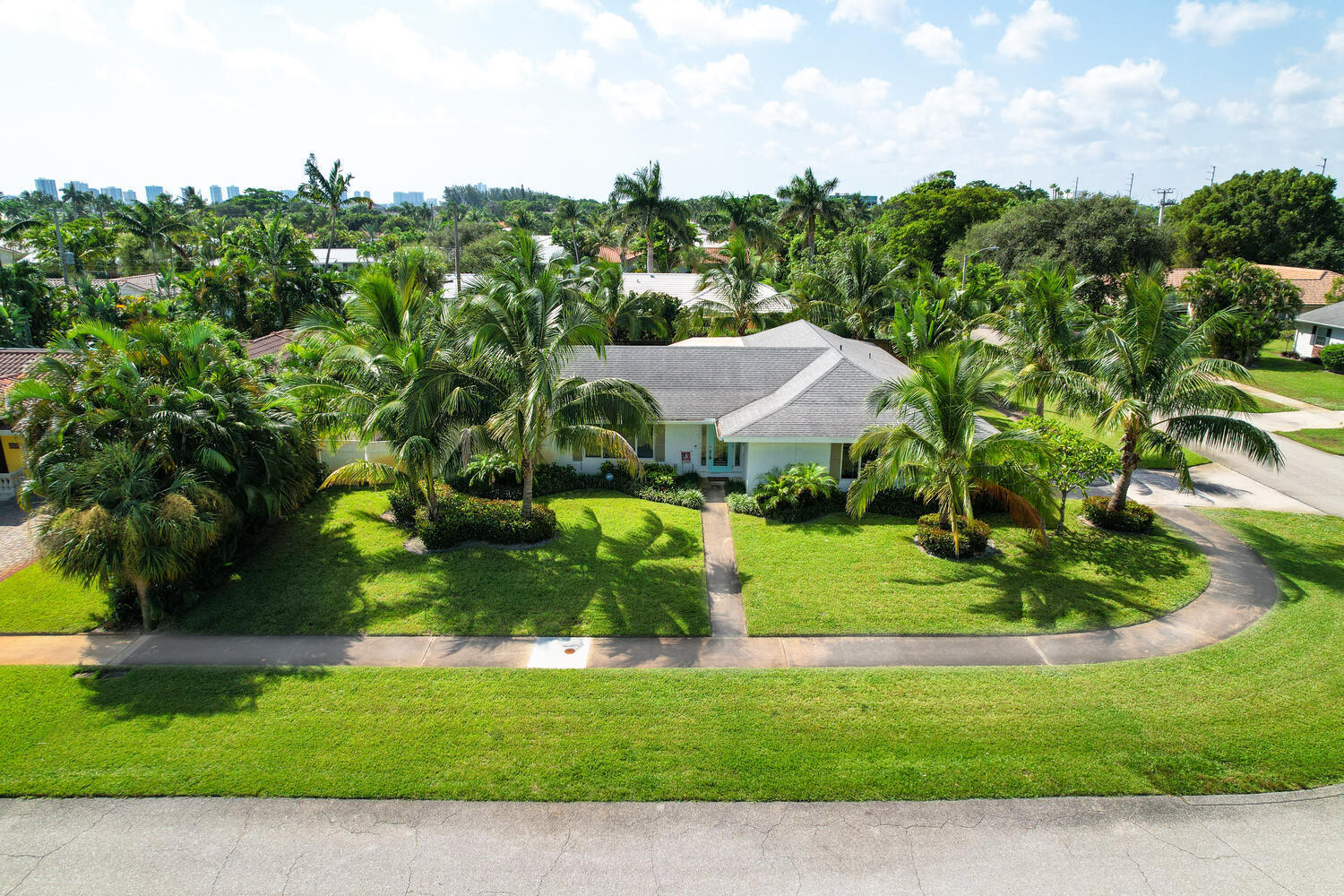 136 Easterly Road North Palm Beach, FL 33408 - Photo 8 of 32 FRONT EXTERIOR