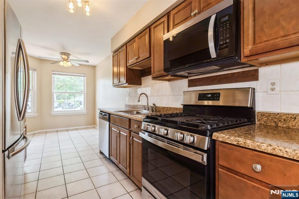 7 Sloop Square Freehold, NJ 07728 - Photo 5 of 30
