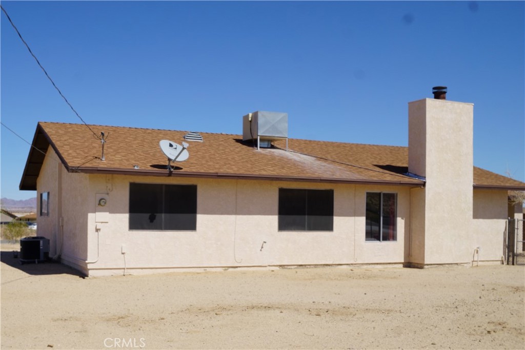 4818 Round Up Road Twentynine Palms, CA 92277 - Photo 22 of 25 a view of a terrace
