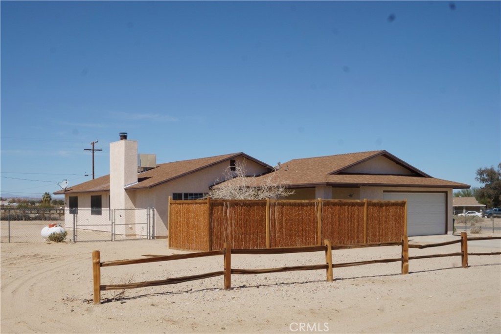 4818 Round Up Road Twentynine Palms, CA 92277 - Photo 25 of 25 a front view of a house with wooden fence