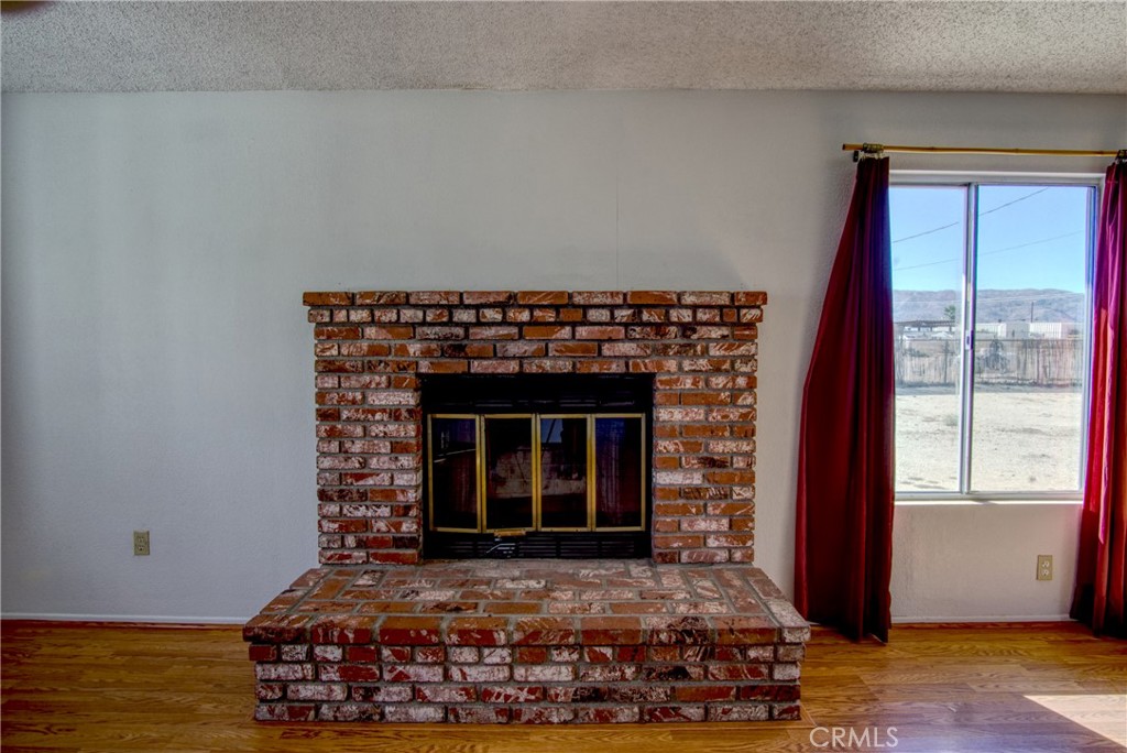 4818 Round Up Road Twentynine Palms, CA 92277 - Photo 3 of 25 a living room with fireplace