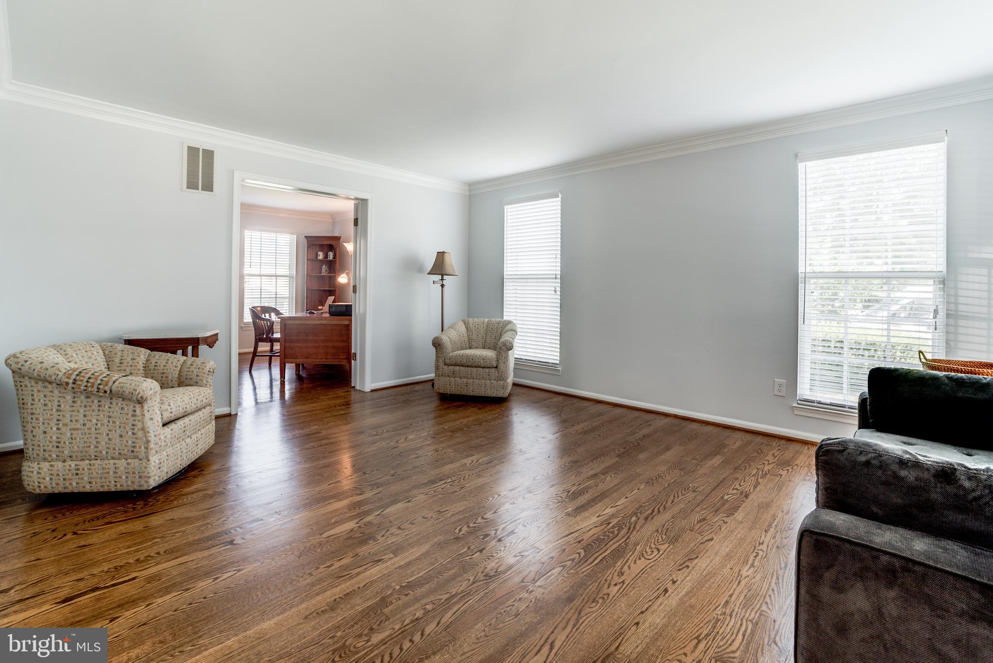 47764 Rafter Court Sterling, VA 20165 - Photo 2 of 44 Living Room