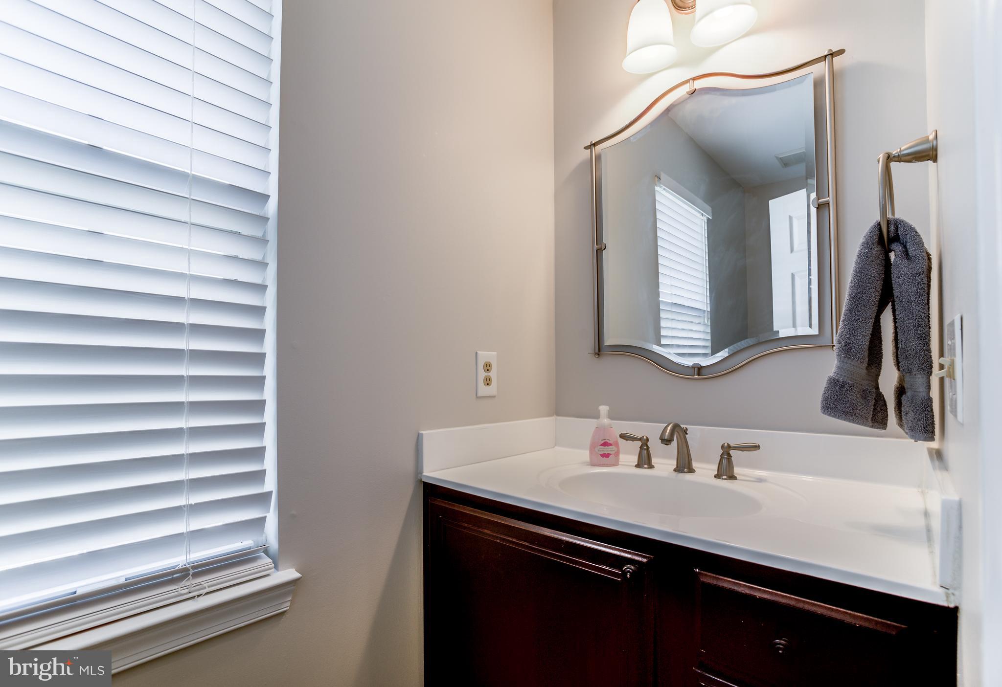 47764 Rafter Court Sterling, VA 20165 - Photo 13 of 44 Powder Room