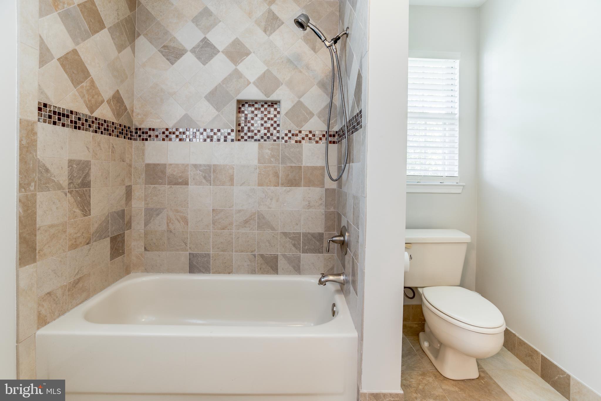 47764 Rafter Court Sterling, VA 20165 - Photo 29 of 44 Jack and Jill Bath