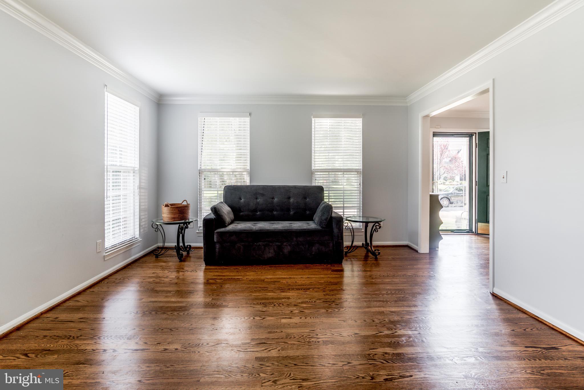 47764 Rafter Court Sterling, VA 20165 - Photo 4 of 44 Gallery Image 4