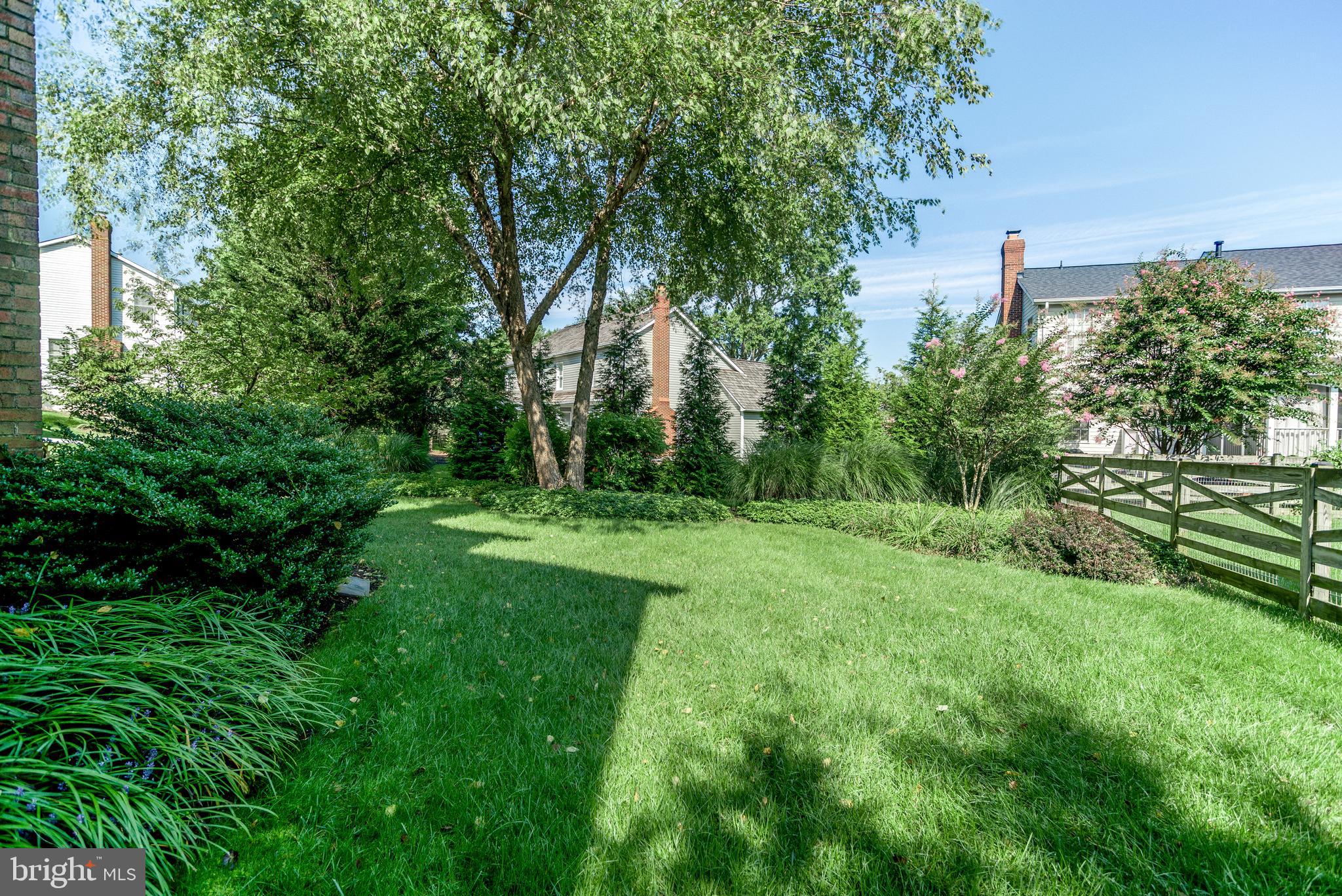 47764 Rafter Court Sterling, VA 20165 - Photo 41 of 44 Beautifully Landscaped