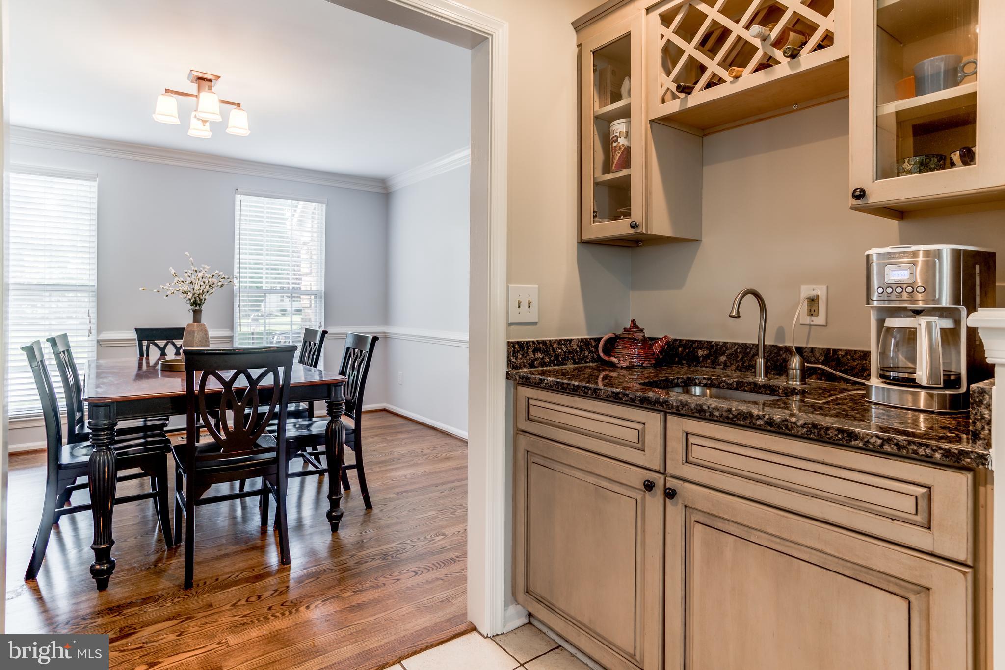 47764 Rafter Court Sterling, VA 20165 - Photo 8 of 44 Wet Bar