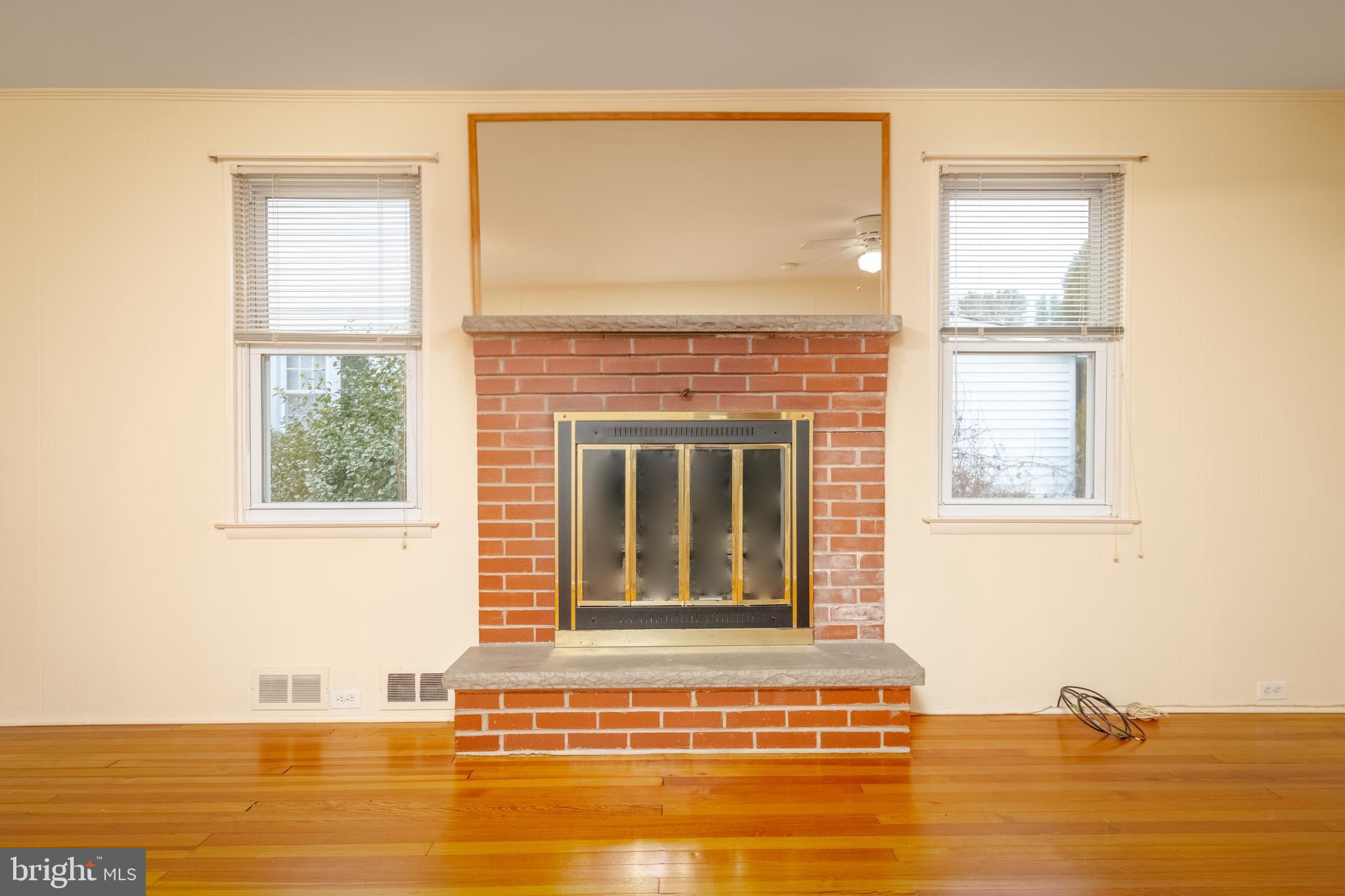 1805 Roland Avenue Towson, MD 21204 - Photo 11 of 46 Gas fireplace