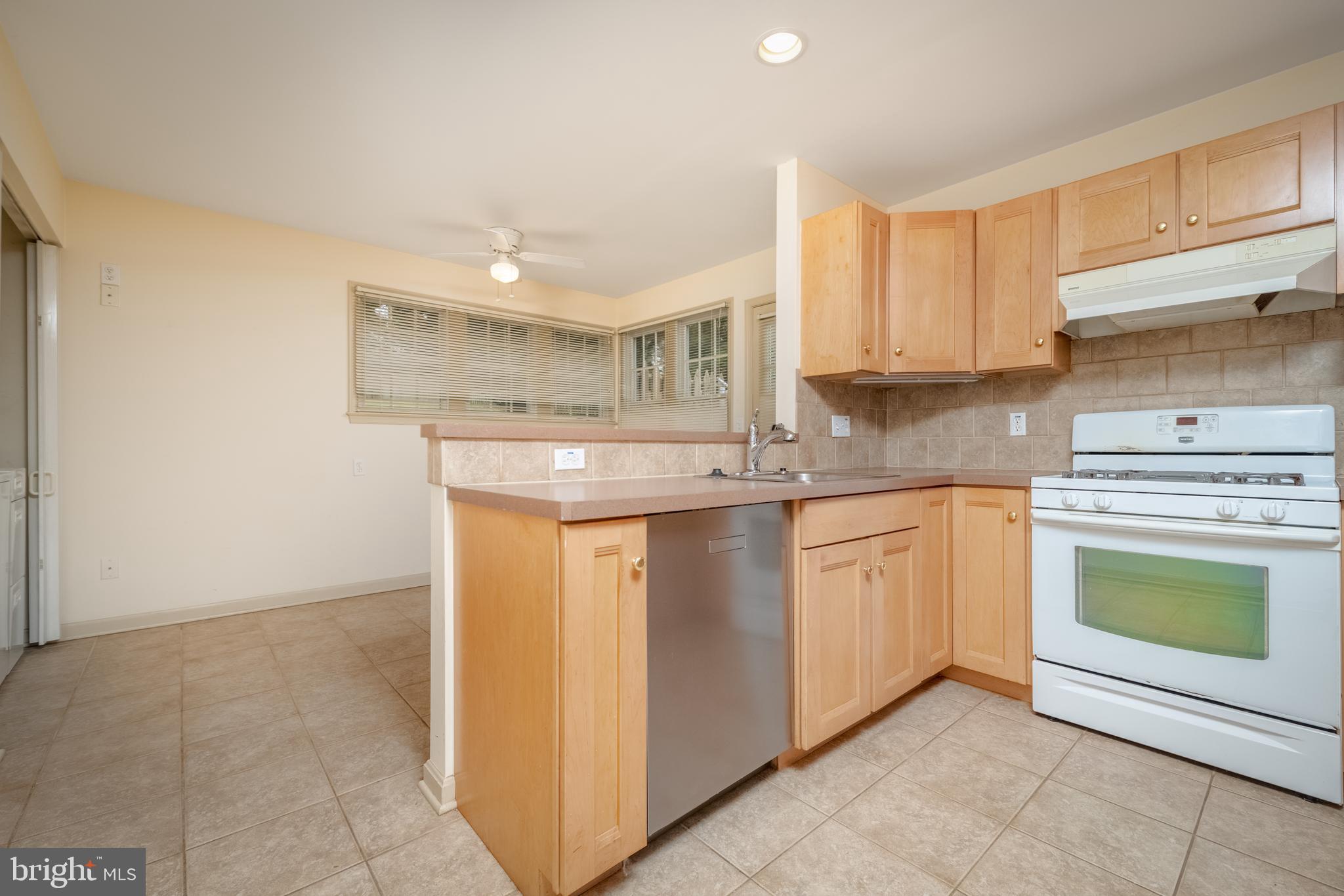 1805 Roland Avenue Towson, MD 21204 - Photo 13 of 46 Eat in Kitchen