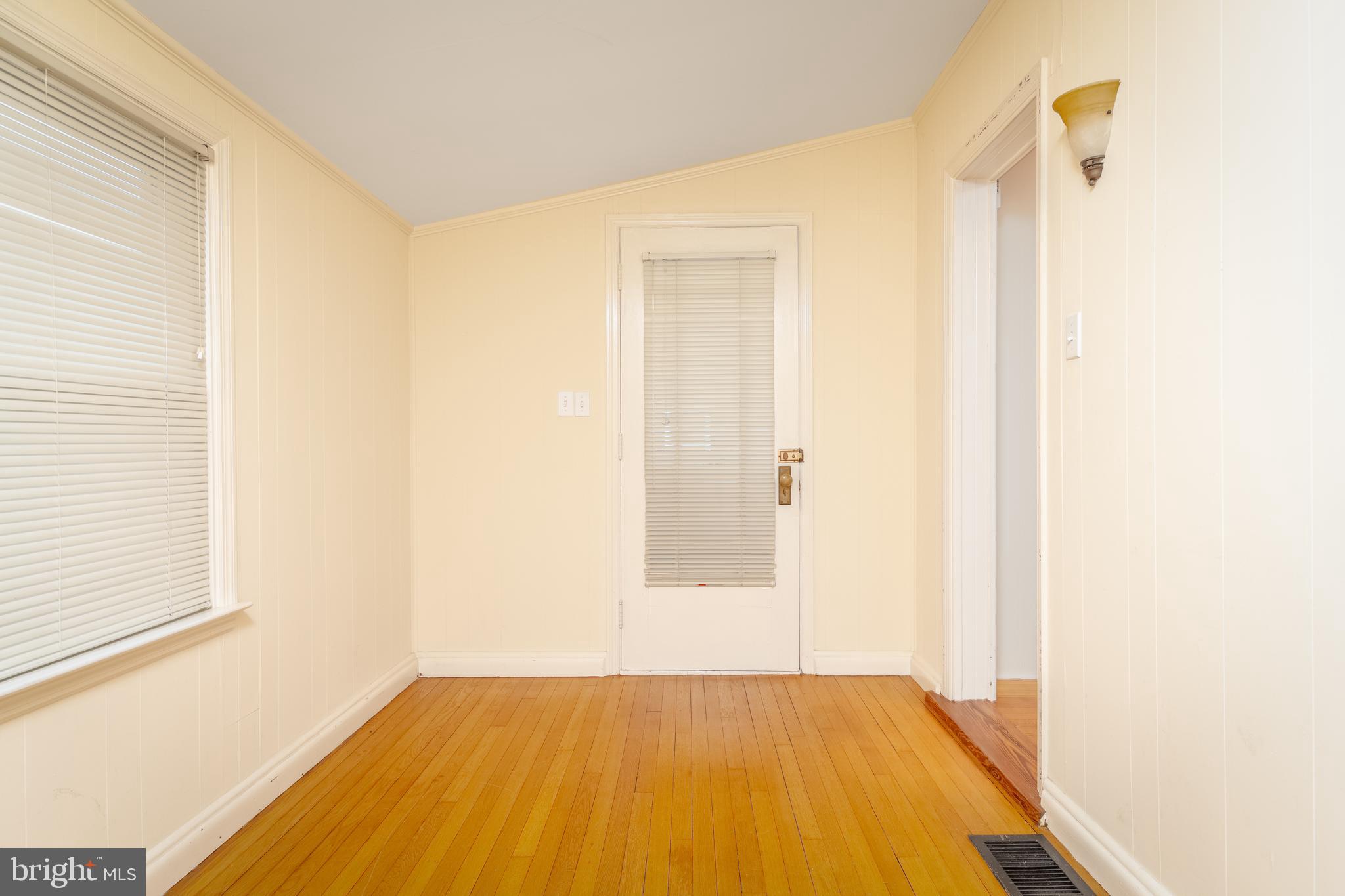 1805 Roland Avenue Towson, MD 21204 - Photo 19 of 46 Front Room