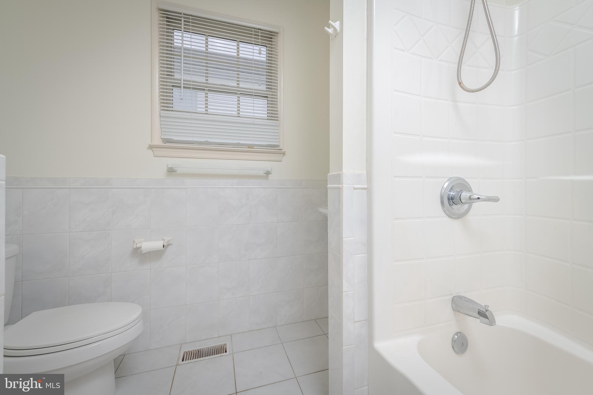 1805 Roland Avenue Towson, MD 21204 - Photo 27 of 46 Full bath