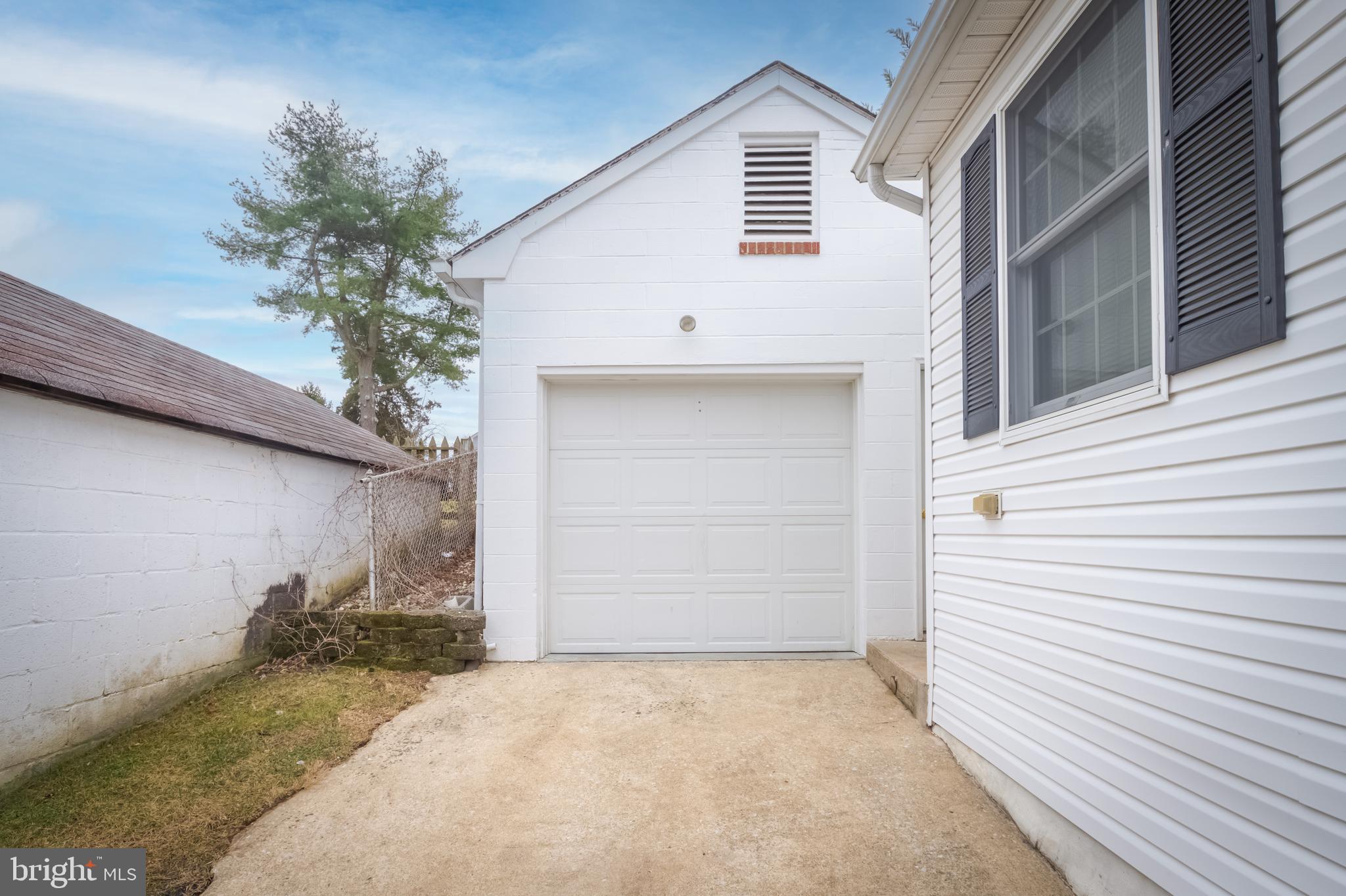 1805 Roland Avenue Towson, MD 21204 - Photo 4 of 46 Garage