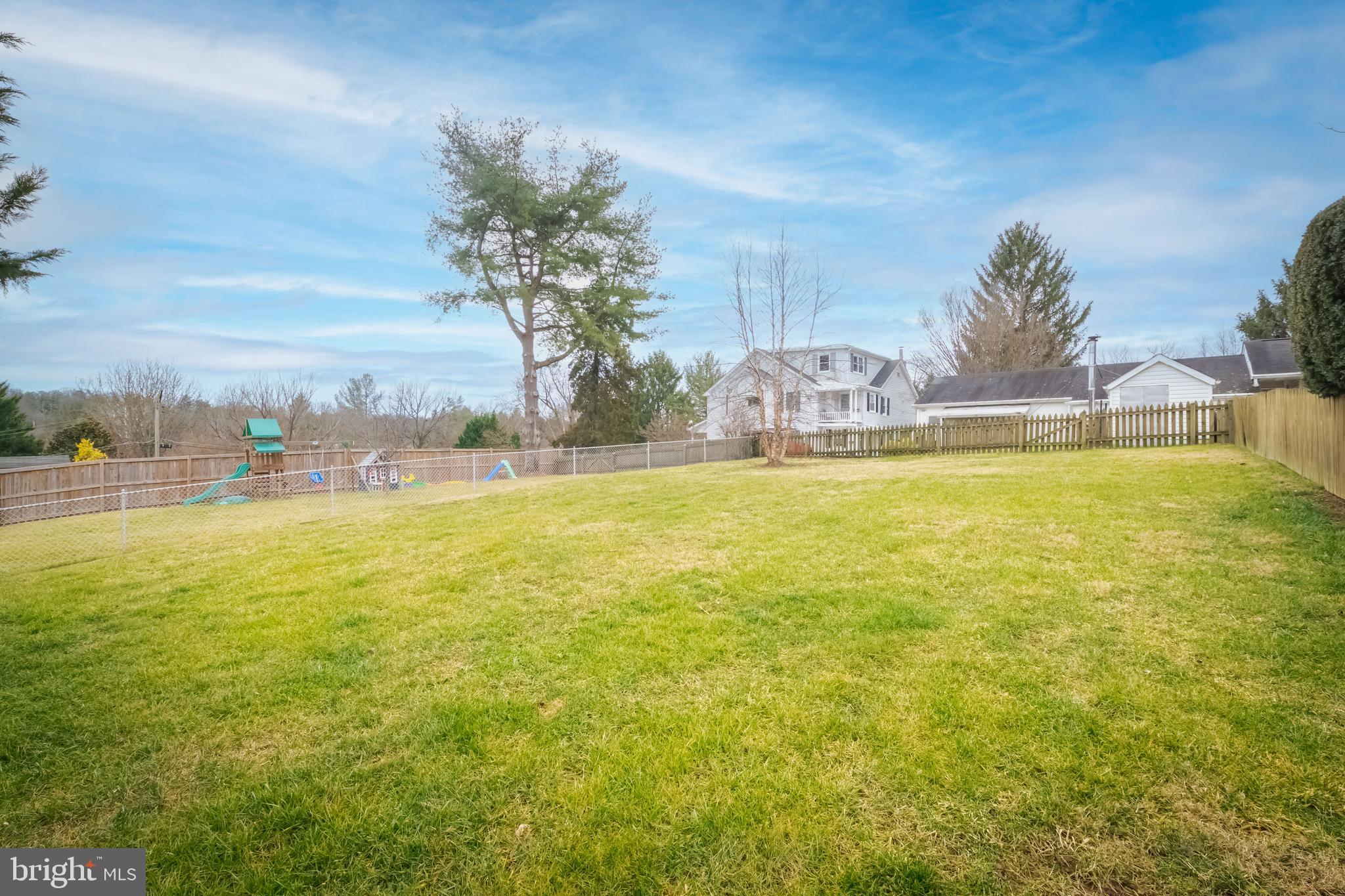1805 Roland Avenue Towson, MD 21204 - Photo 41 of 46 Huge backyard