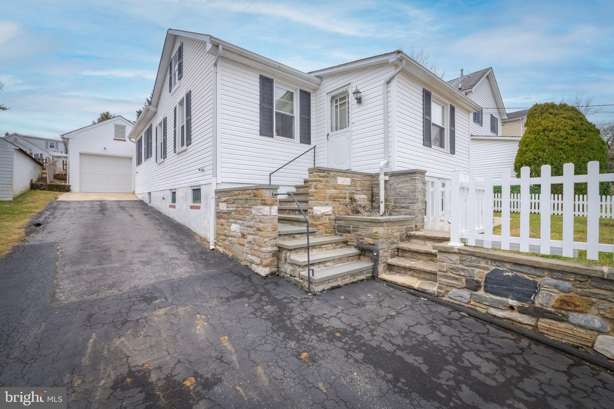 1805 Roland Avenue Towson, MD 21204 - Photo 5 of 46 Driveway to garage