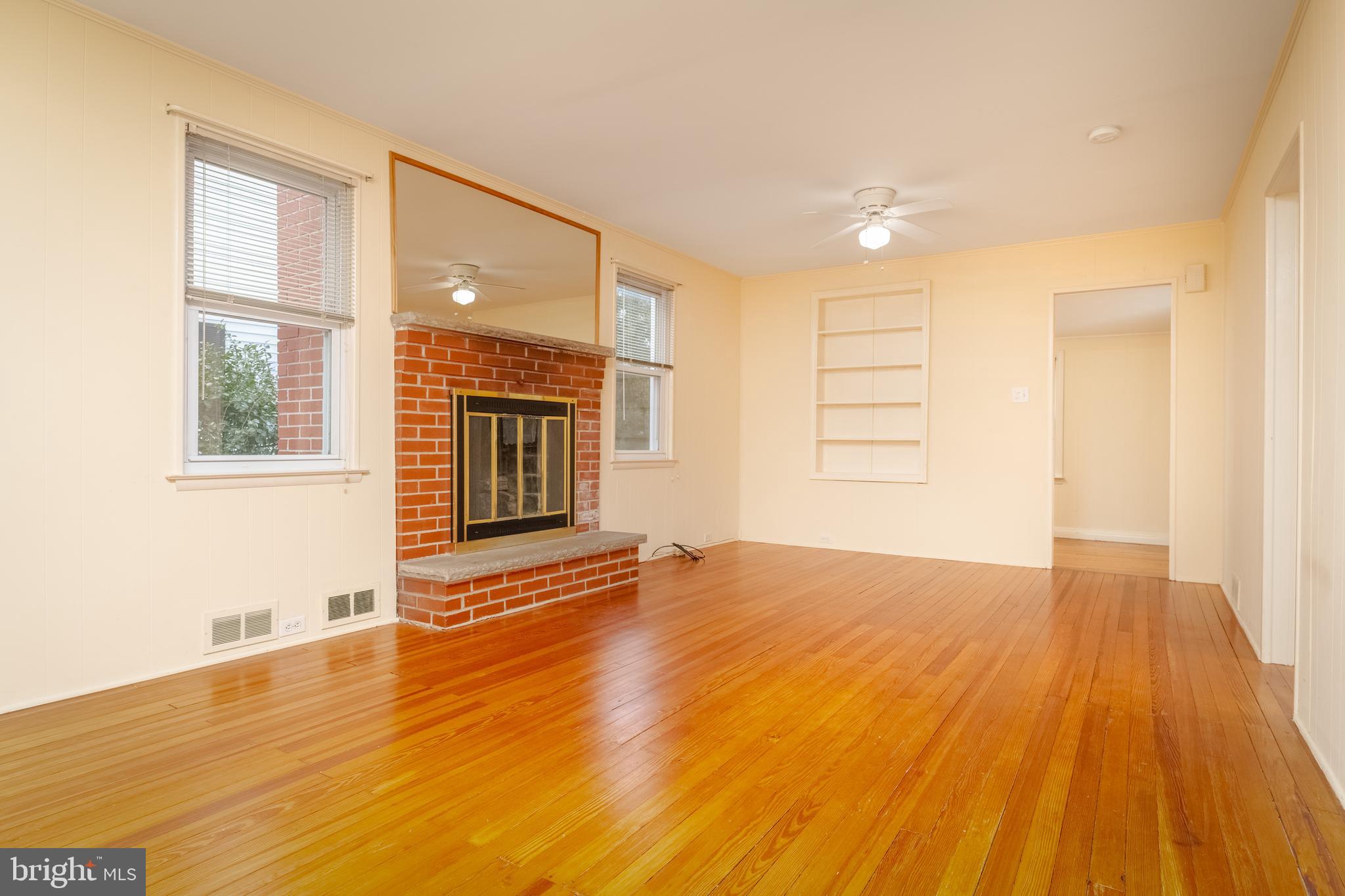 1805 Roland Avenue Towson, MD 21204 - Photo 7 of 46 Living Room