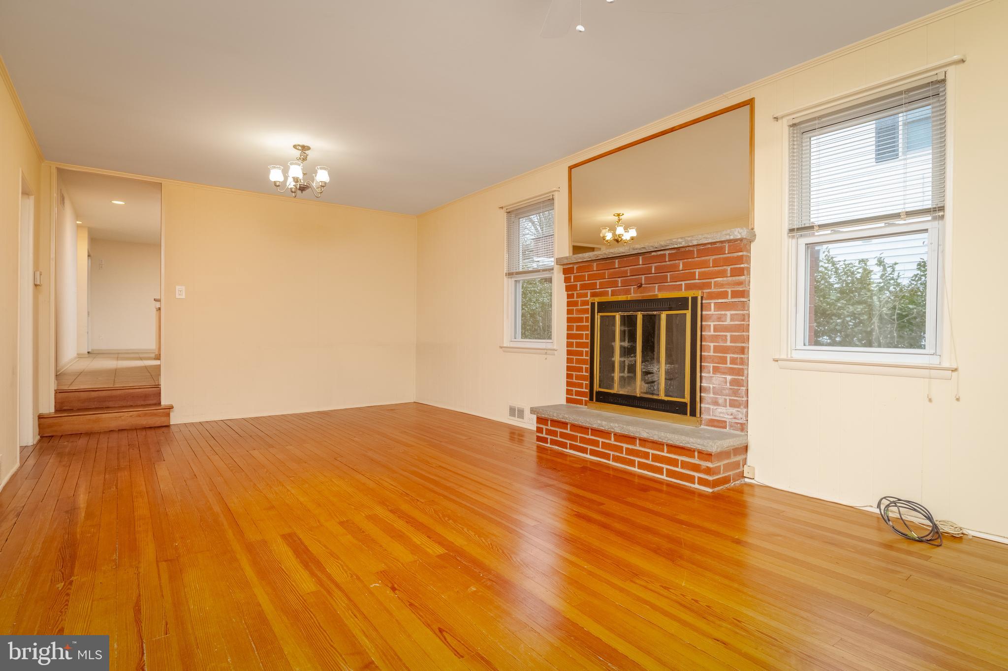 1805 Roland Avenue Towson, MD 21204 - Photo 9 of 46 Firepalce