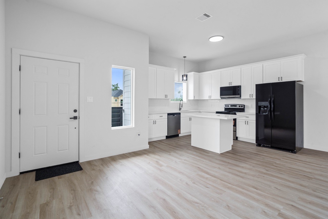 9725 Kerr Street, Unit B Houston, TX 77029 - Photo 10 of 35