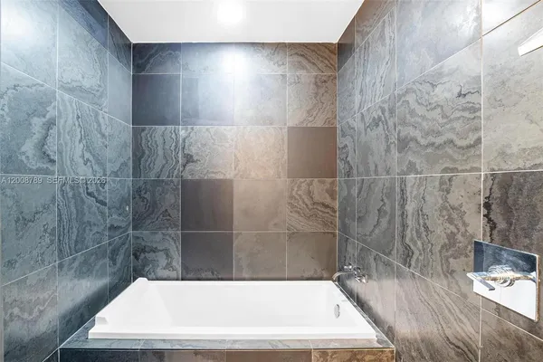 $6,000 | 900 Biscayne Boulevard, Unit 2208, Miami, FL 33132
