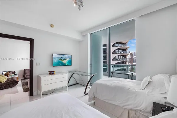$6,000 | 900 Biscayne Boulevard, Unit 2208, Miami, FL 33132