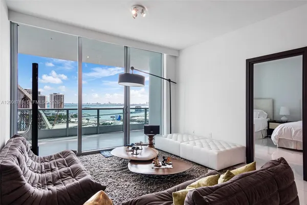 $6,000 | 900 Biscayne Boulevard, Unit 2208, Miami, FL 33132