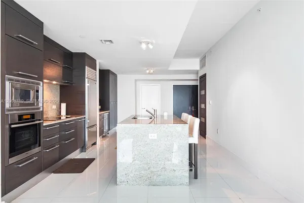 $6,000 | 900 Biscayne Boulevard, Unit 2208, Miami, FL 33132