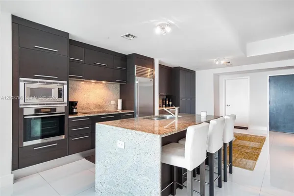 $6,000 | 900 Biscayne Boulevard, Unit 2208, Miami, FL 33132