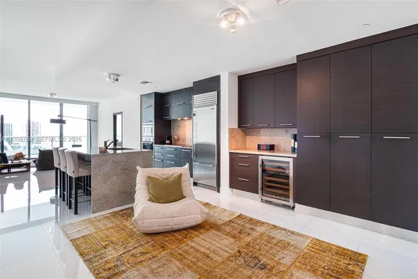 $6,000 | 900 Biscayne Boulevard, Unit 2208, Miami, FL 33132