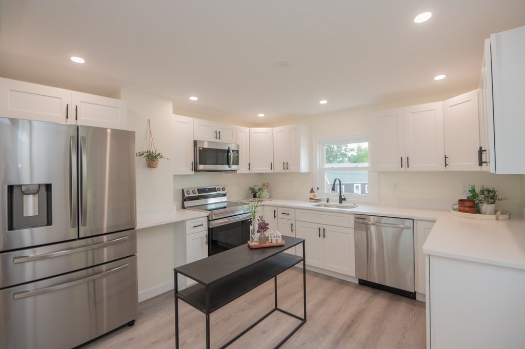 15 Alden Road Peabody, MA 01960 - Photo 7 of 24 Gallery Image 7