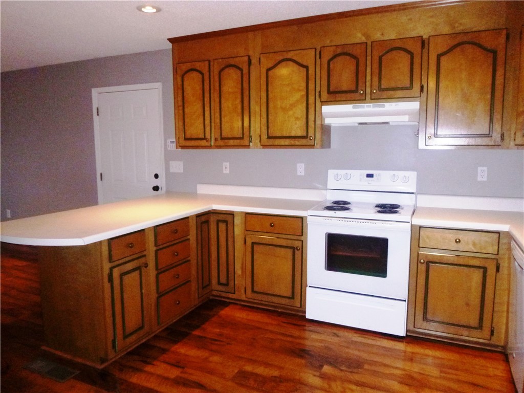 1101 Westgate Road Anderson, SC 29626 - Photo 14 of 39 Barstool area