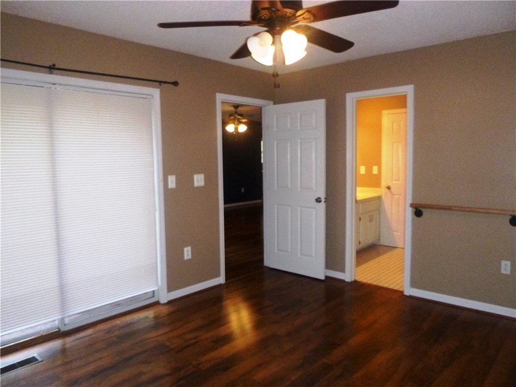 1101 Westgate Road Anderson, SC 29626 - Photo 17 of 39 Attached full bath in MBR