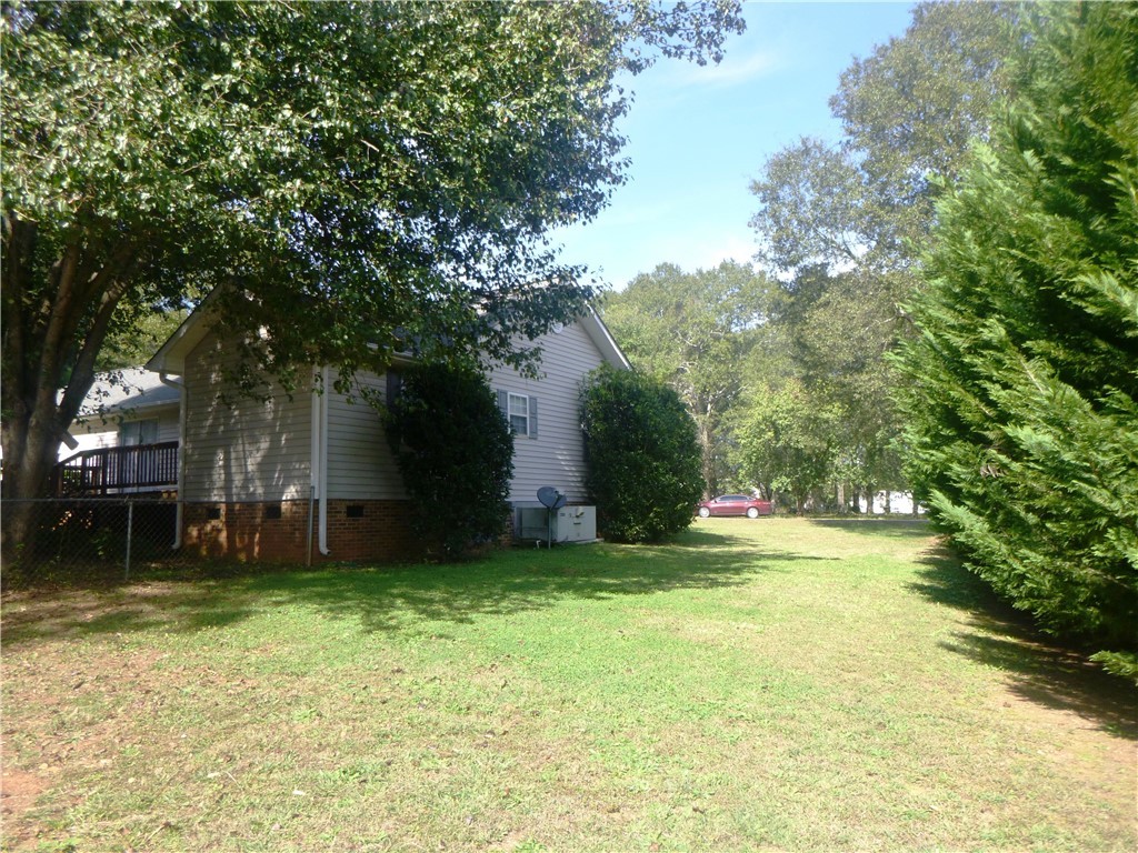 1101 Westgate Road Anderson, SC 29626 - Photo 38 of 39 Large side yard