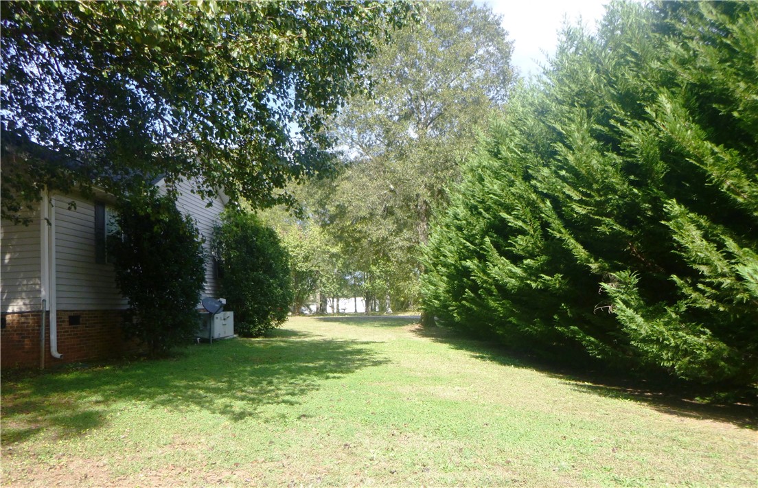 1101 Westgate Road Anderson, SC 29626 - Photo 39 of 39 Level yard with shade trees