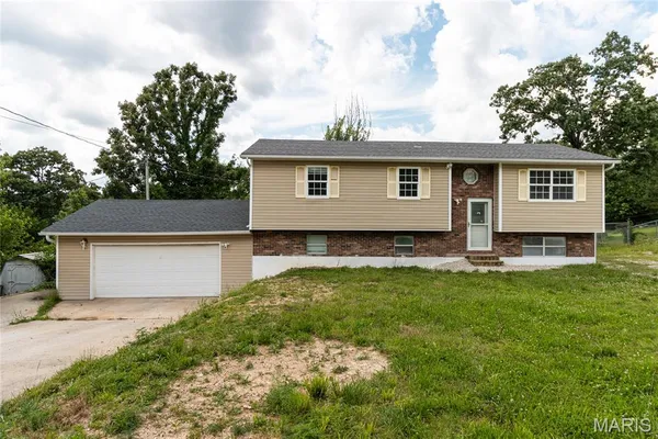 $230,000 | 24235 Thames Lane, St. Robert, MO 65584