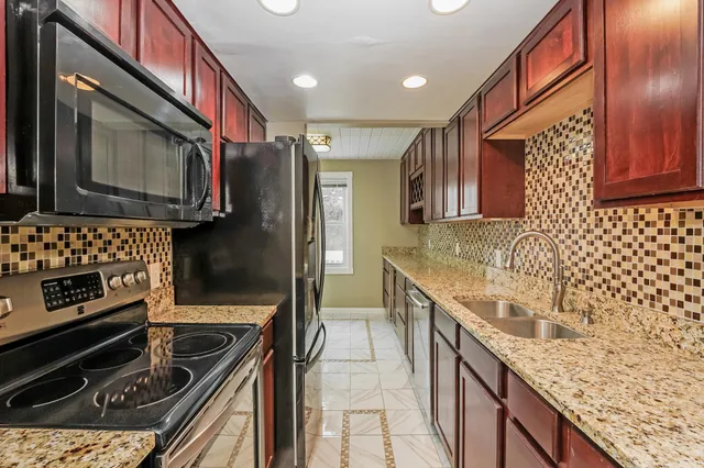 $240,000 | 1630 Merrimac Lane North, Plymouth, MN 55447