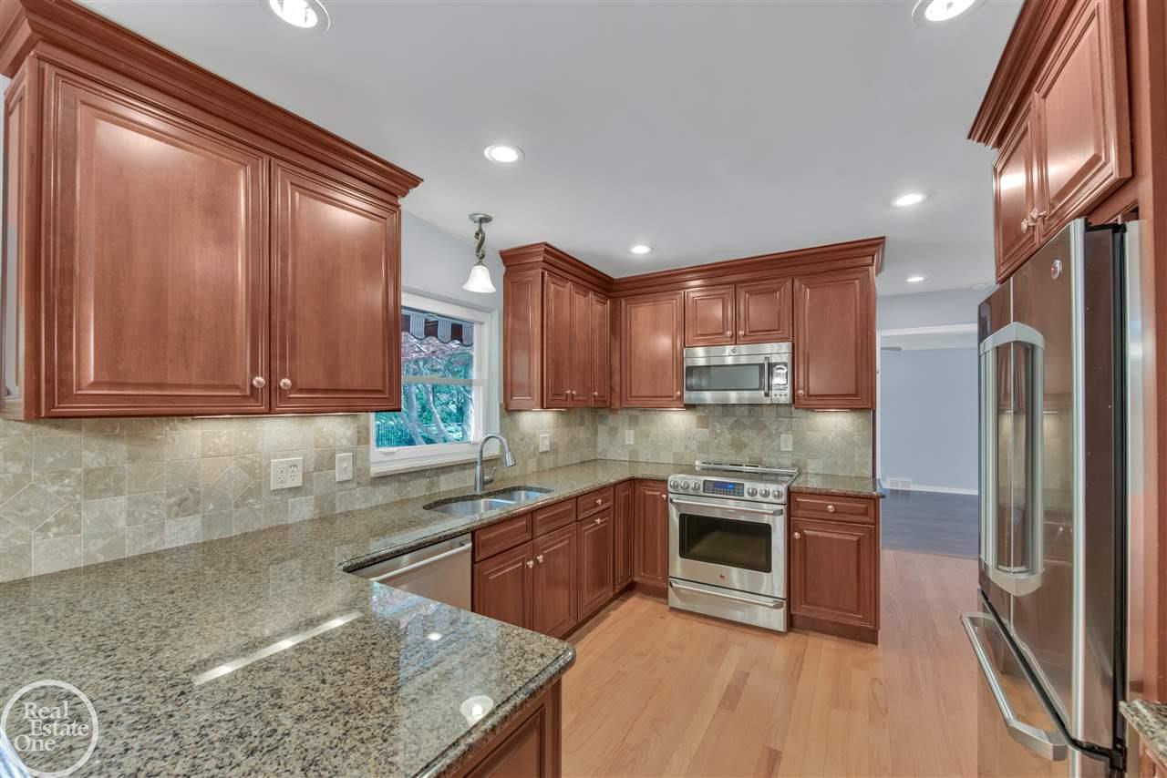 860 Shoreham Road Grosse Pointe Woods, MI 48236 - Photo 22 of 43