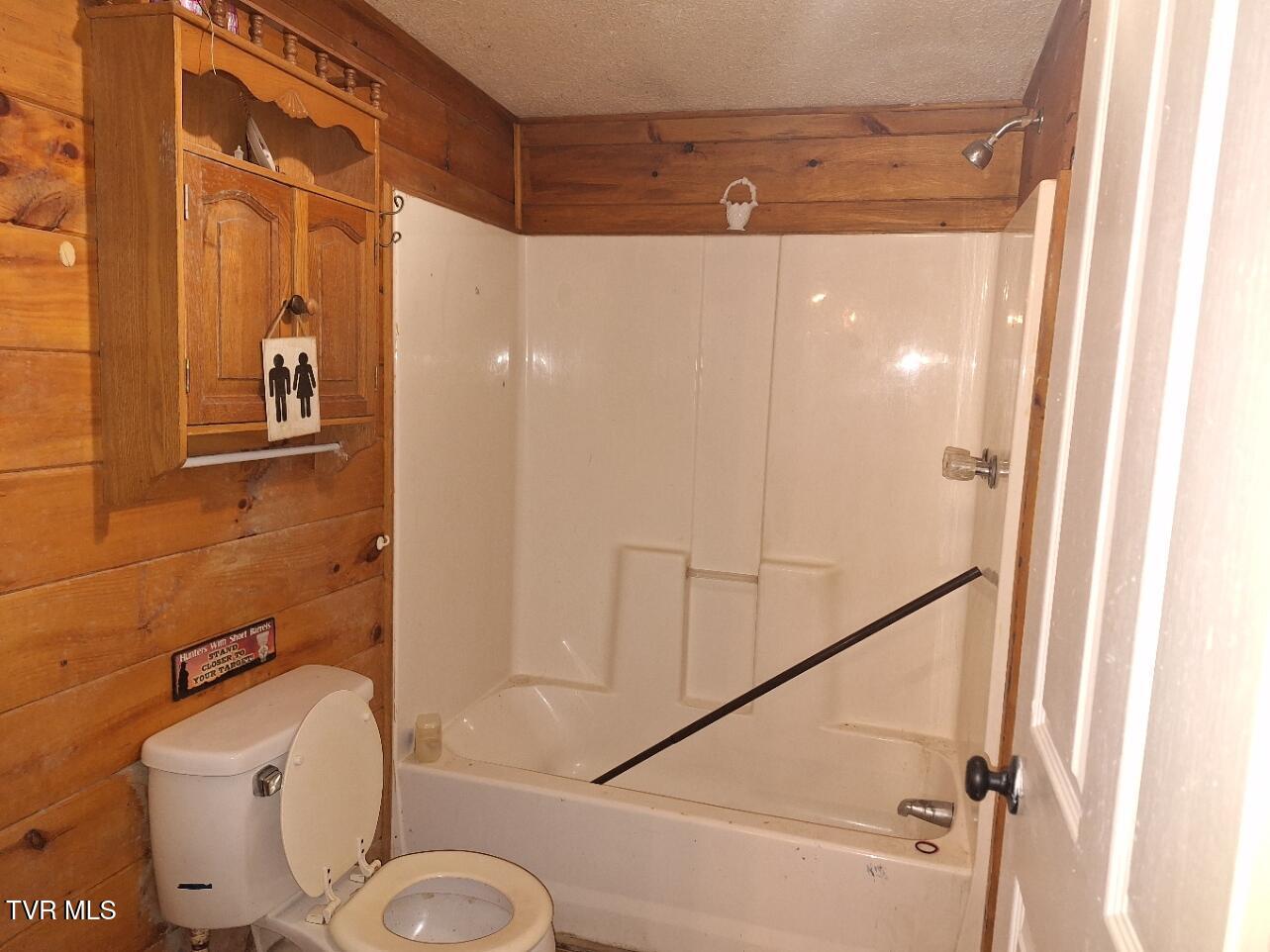 4446 Limestone Valley Road Duffield, VA 24244 - Photo 6 of 19 20241125_154131