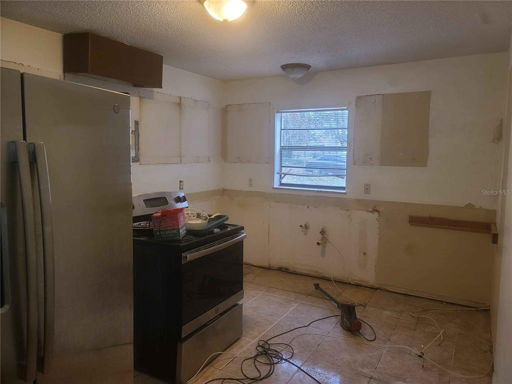 1187 Varnado Road Groveland, FL 34736 - Photo 20 of 25 a kitchen with a stove and a refrigerator