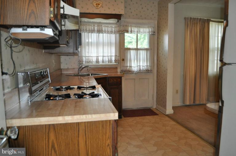 8348 Hillendale Road Parkville, MD 21234 - Photo 3 of 20 Kitchen