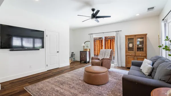 $599,000 | 14 West Brookside Drive, Cloverdale, CA 95425