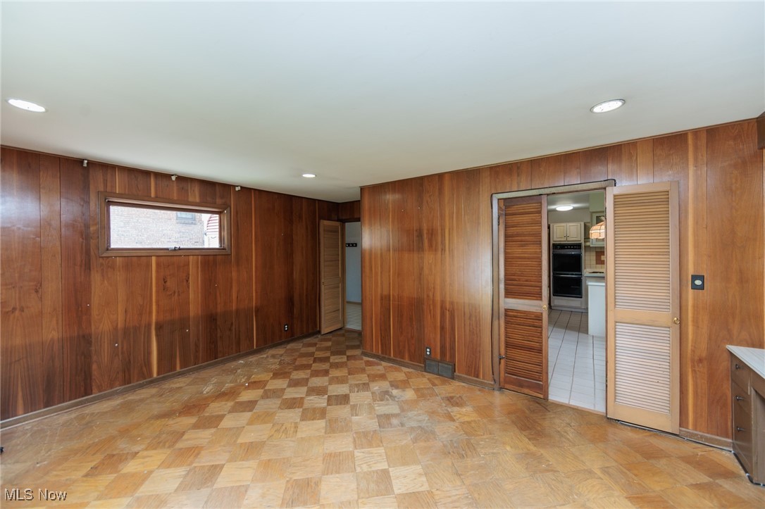 2375 Glendon Road Cleveland, OH 44118 - Photo 23 of 49 Gallery Image 23